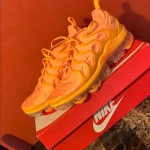 Nike Air Vapor Max Plus Women’s Size 9 LaserOrange